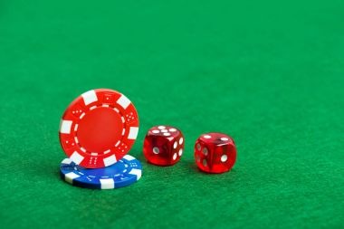lingkar toto live-chat interface showing dealer and player messages during a live table session